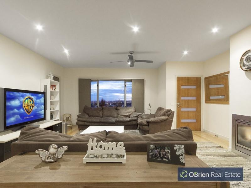 4 McLeish Terrace, Pakenham VIC 3810