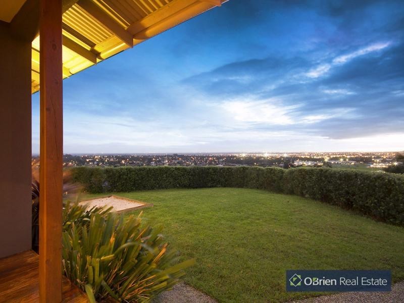 4 McLeish Terrace, Pakenham VIC 3810