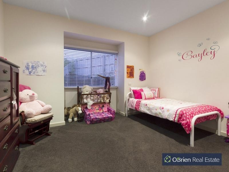 4 McLeish Terrace, Pakenham VIC 3810