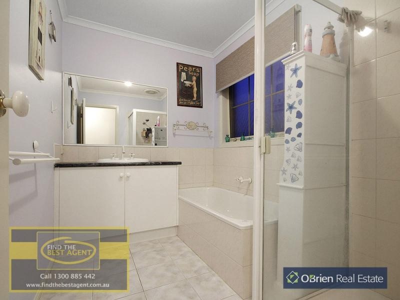 1/12 Rachel Drive, Cranbourne North VIC 3977