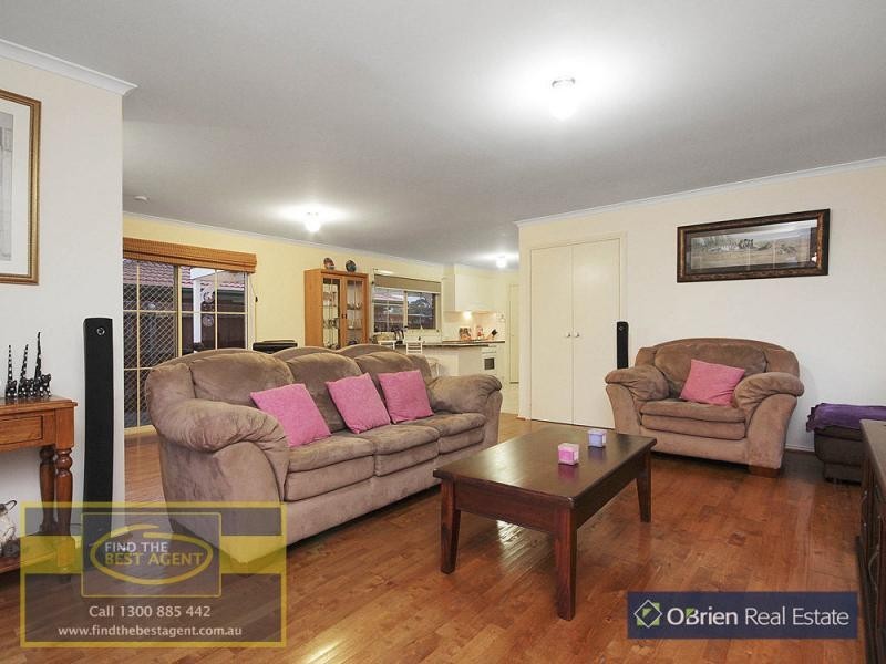 1/12 Rachel Drive, Cranbourne North VIC 3977