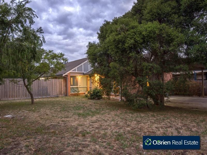2 Mitre Crescent, Berwick VIC 3806