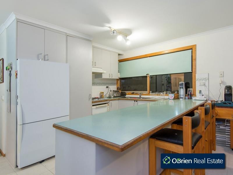 2 Mitre Crescent, Berwick VIC 3806