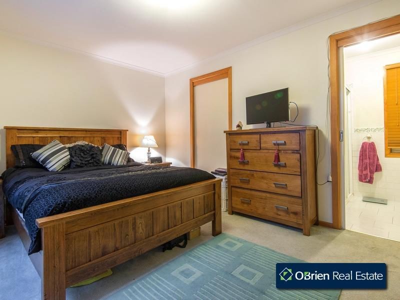 2 Mitre Crescent, Berwick VIC 3806