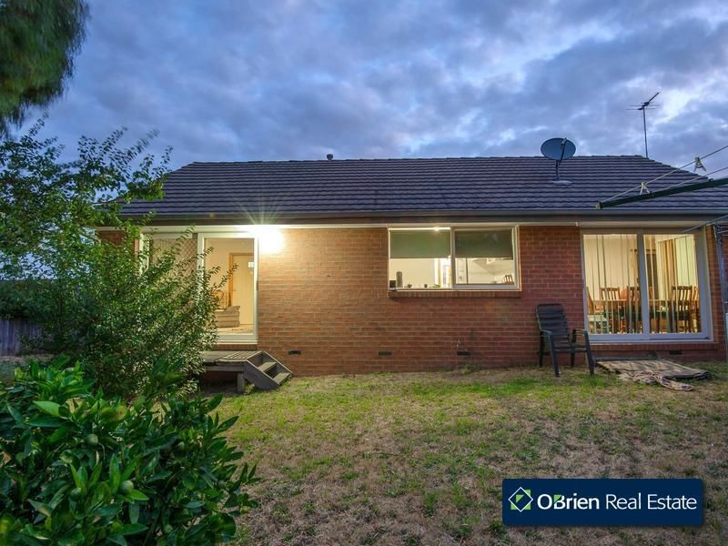 2 Mitre Crescent, Berwick VIC 3806