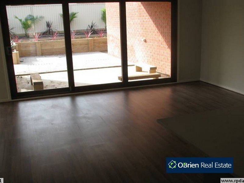 27 Botanic Drive, Pakenham VIC 3810