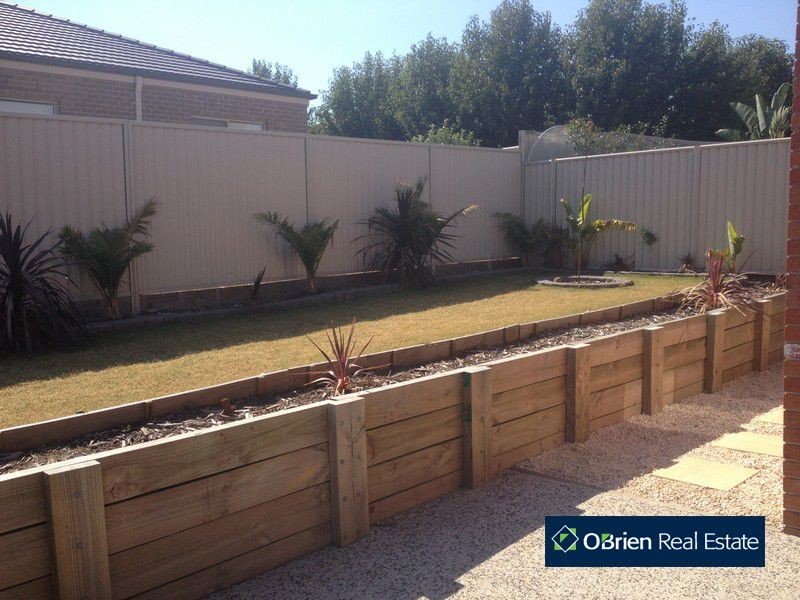 27 Botanic Drive, Pakenham VIC 3810