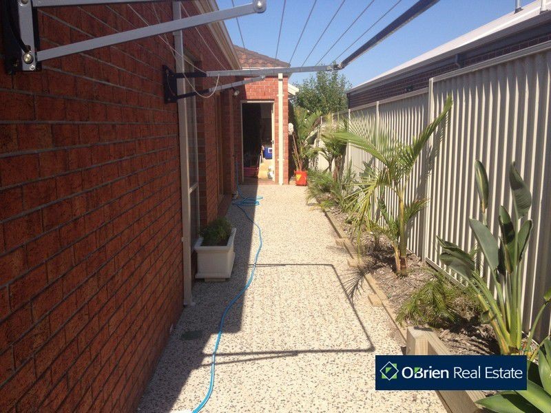 27 Botanic Drive, Pakenham VIC 3810