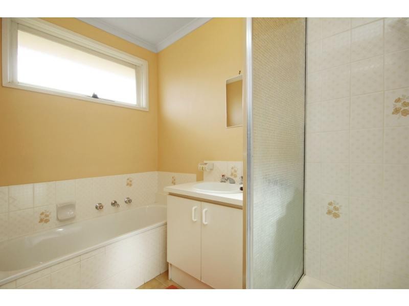 1 Marnie Drive, Cranbourne West VIC 3977