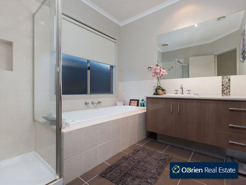 40 Sarton  Link, Pakenham VIC 3810