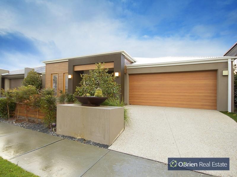 14 Forest Drive, Clyde North VIC 3978