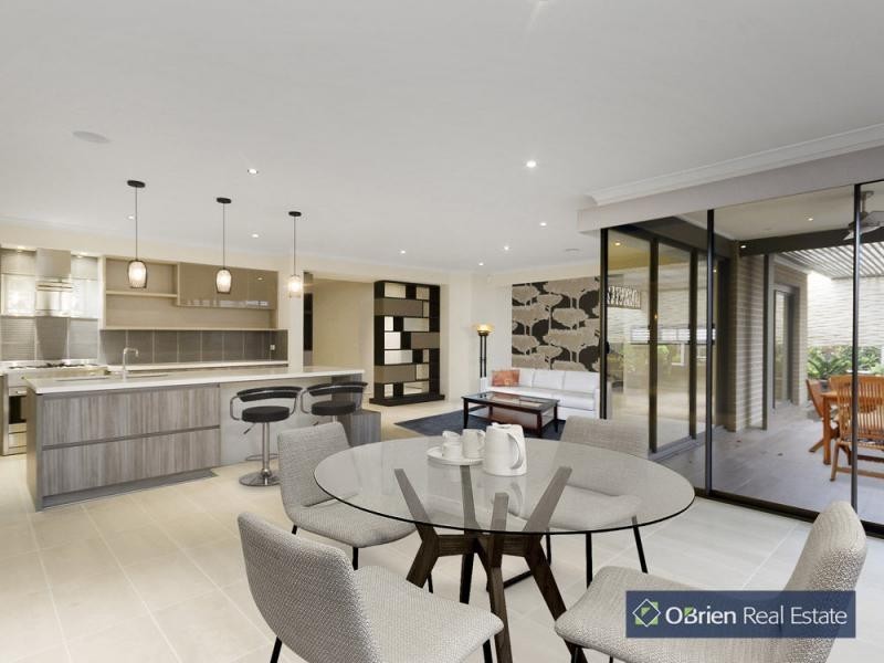 14 Forest Drive, Clyde North VIC 3978