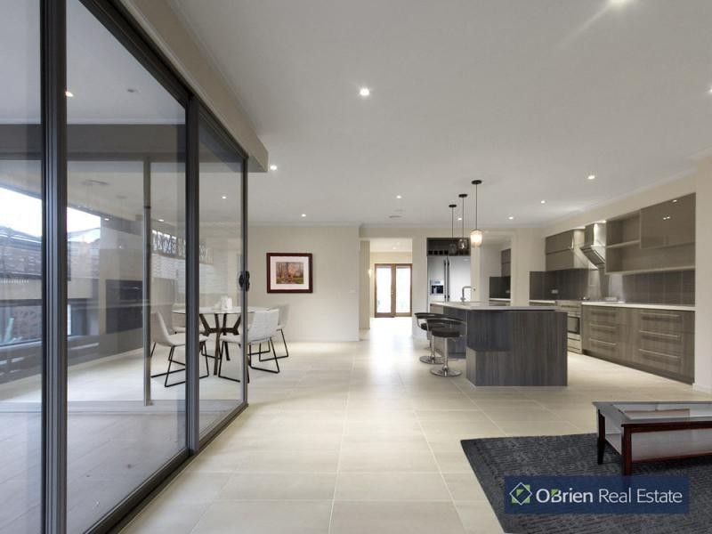 14 Forest Drive, Clyde North VIC 3978