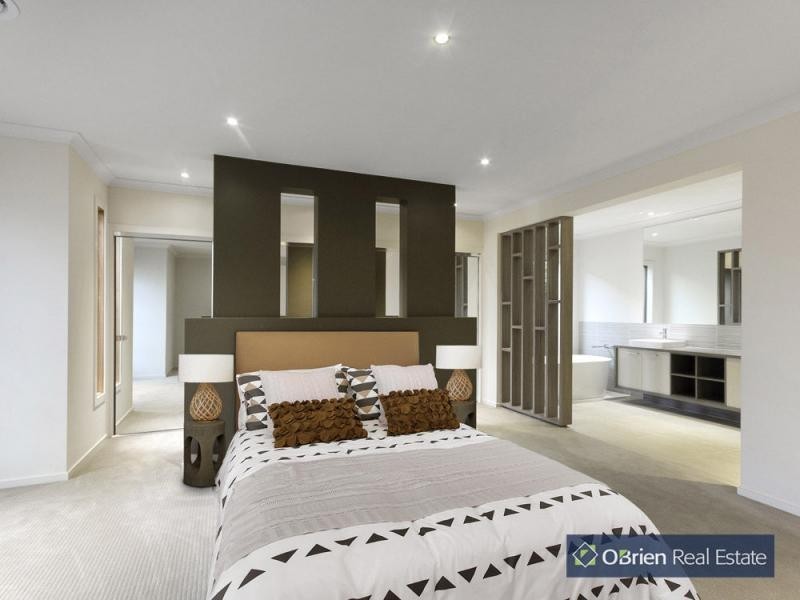 14 Forest Drive, Clyde North VIC 3978