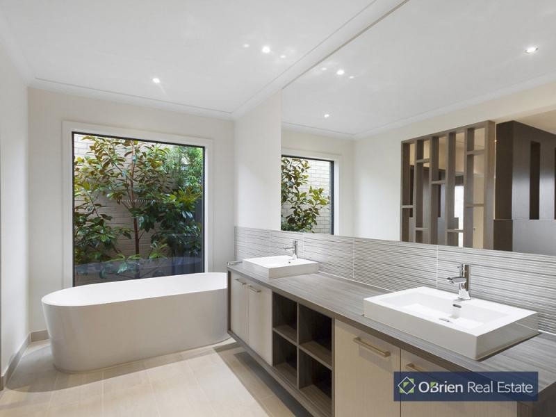 14 Forest Drive, Clyde North VIC 3978