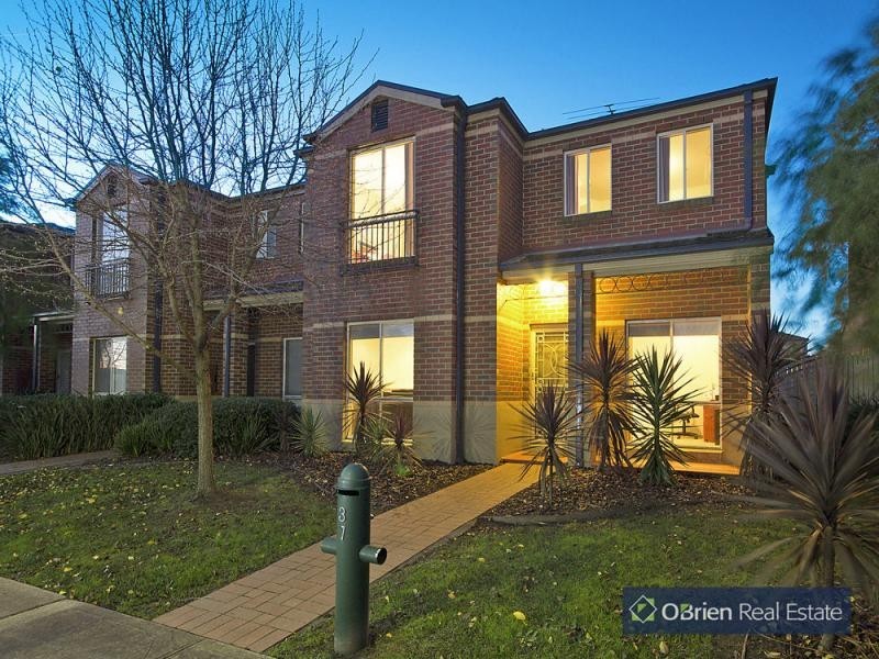 37 Boronia Avenue, Cranbourne VIC 3977