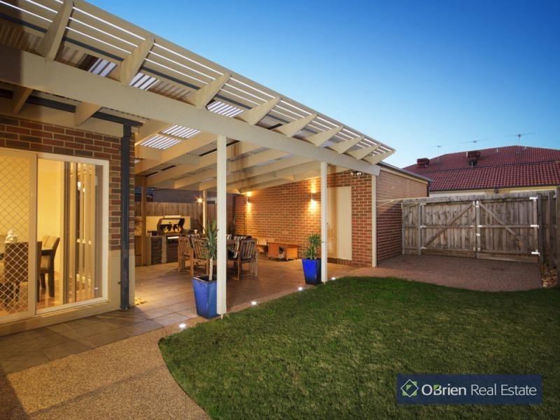37 Boronia Avenue, Cranbourne VIC 3977