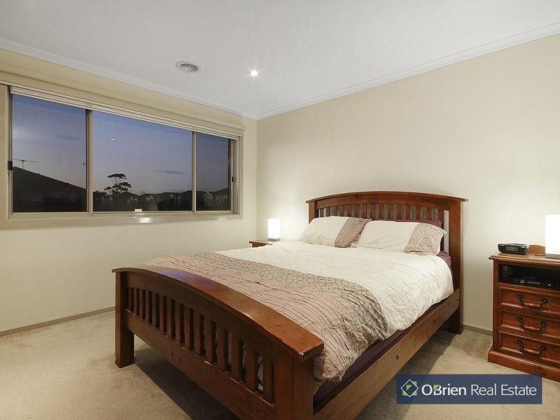 37 Boronia Avenue, Cranbourne VIC 3977