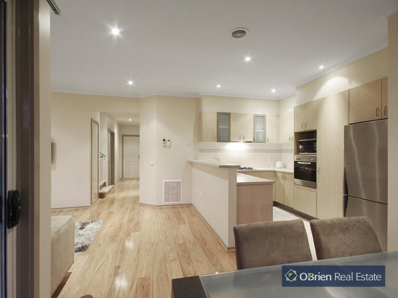37 Boronia Avenue, Cranbourne VIC 3977