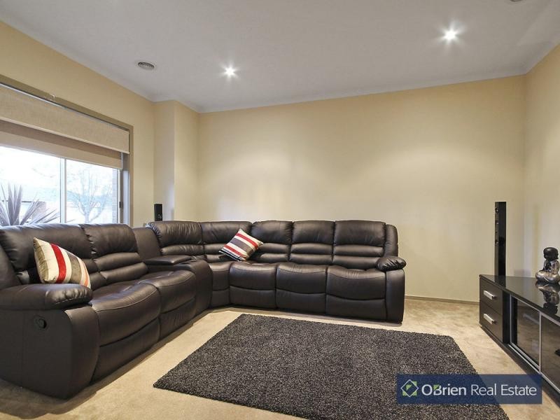 37 Boronia Avenue, Cranbourne VIC 3977