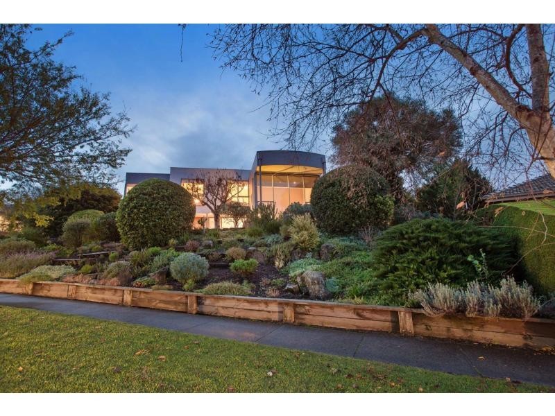 46 Edrington Park Drive, Berwick VIC 3806