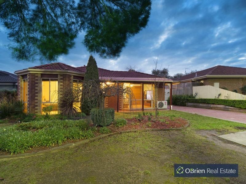 32 Warrawong Drive, Berwick VIC 3806