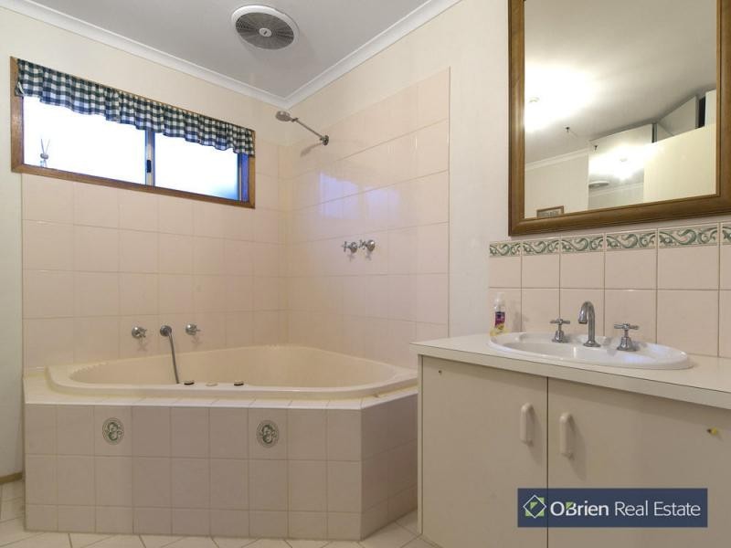 32 Warrawong Drive, Berwick VIC 3806