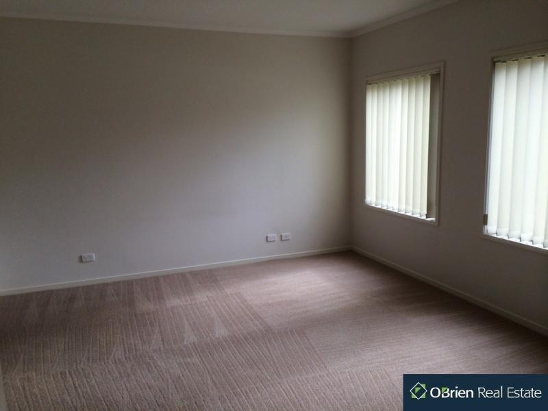 5 Banksia Grove, Pakenham VIC 3810