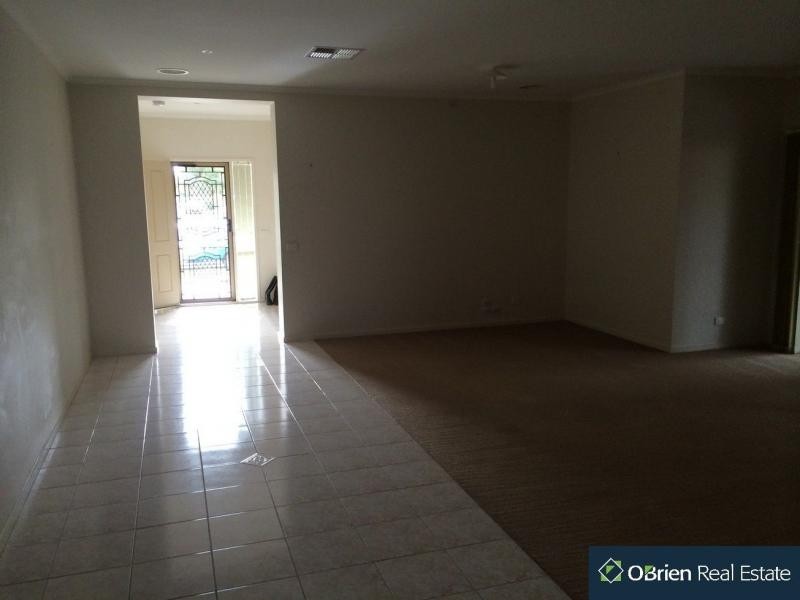 5 Banksia Grove, Pakenham VIC 3810