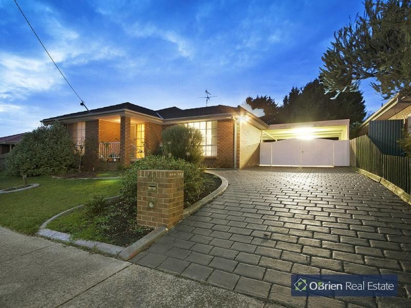 48 Strong Drive, Hampton Park VIC 3976