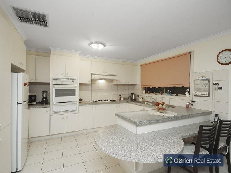 48 Strong Drive, Hampton Park VIC 3976