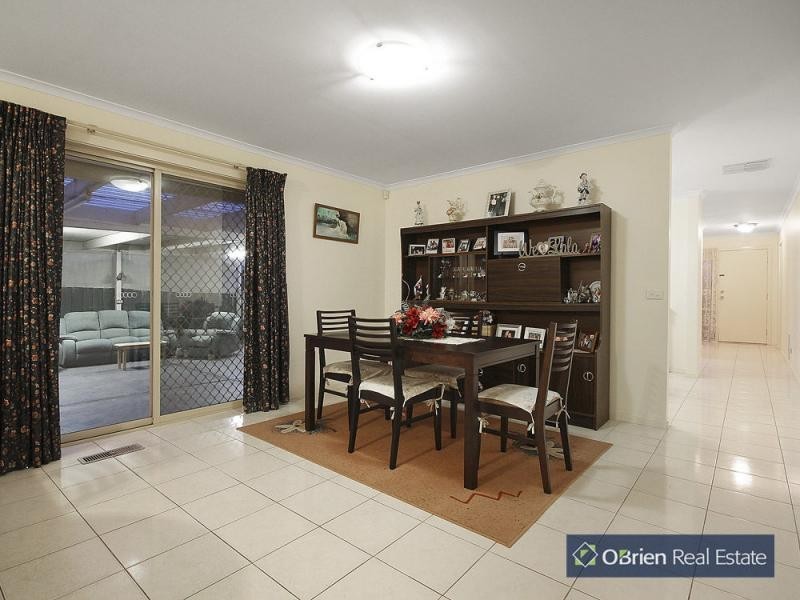 48 Strong Drive, Hampton Park VIC 3976