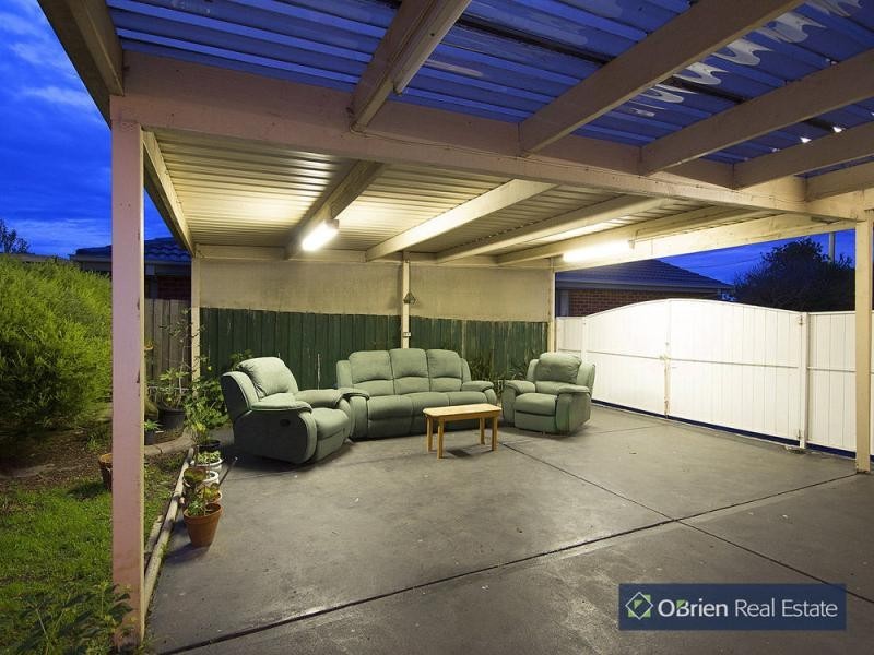 48 Strong Drive, Hampton Park VIC 3976