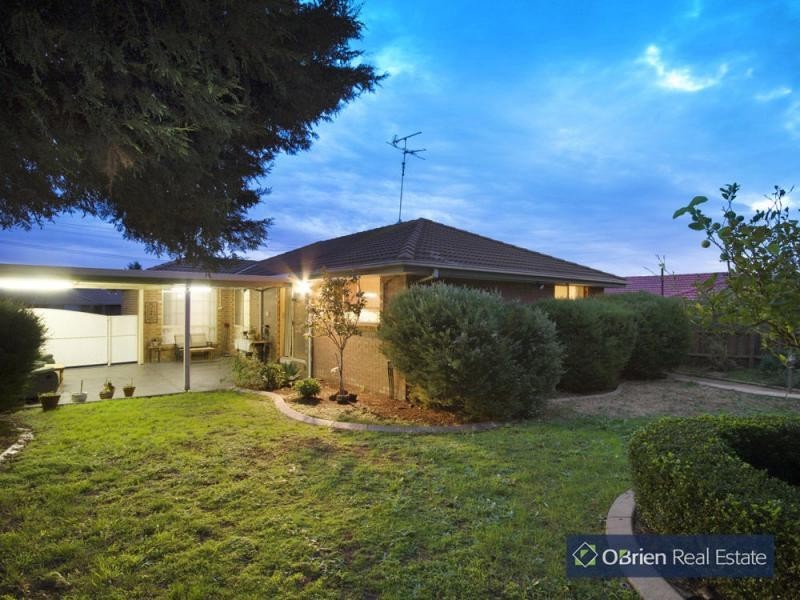 48 Strong Drive, Hampton Park VIC 3976