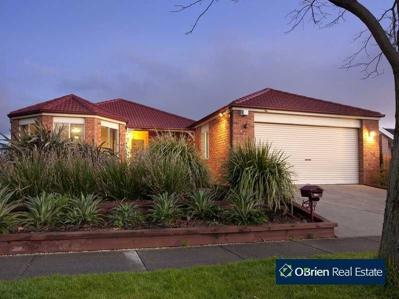 124 Strathaird Drive, Narre Warren South VIC 3805