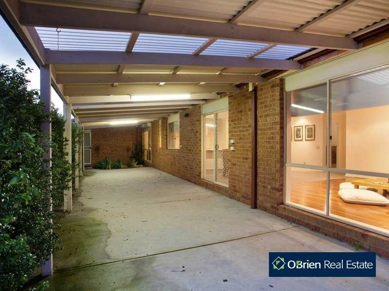 124 Strathaird Drive, Narre Warren South VIC 3805