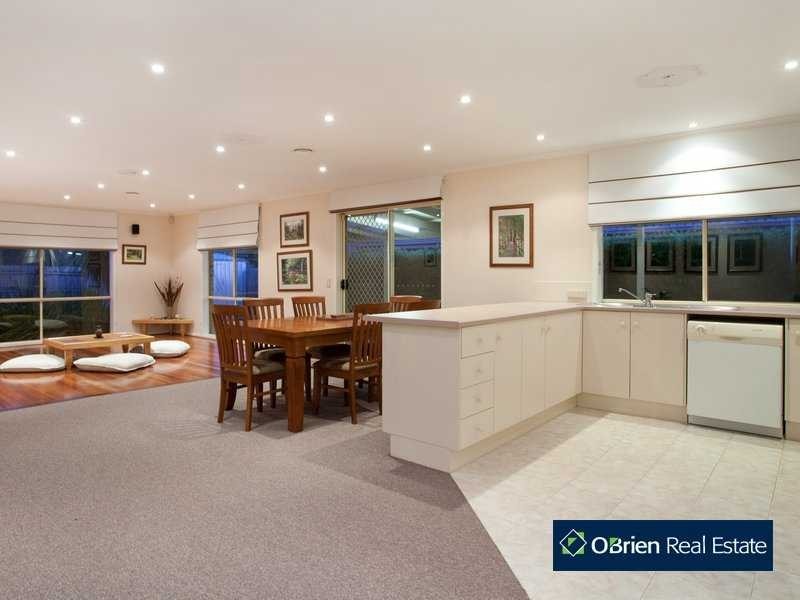 124 Strathaird Drive, Narre Warren South VIC 3805