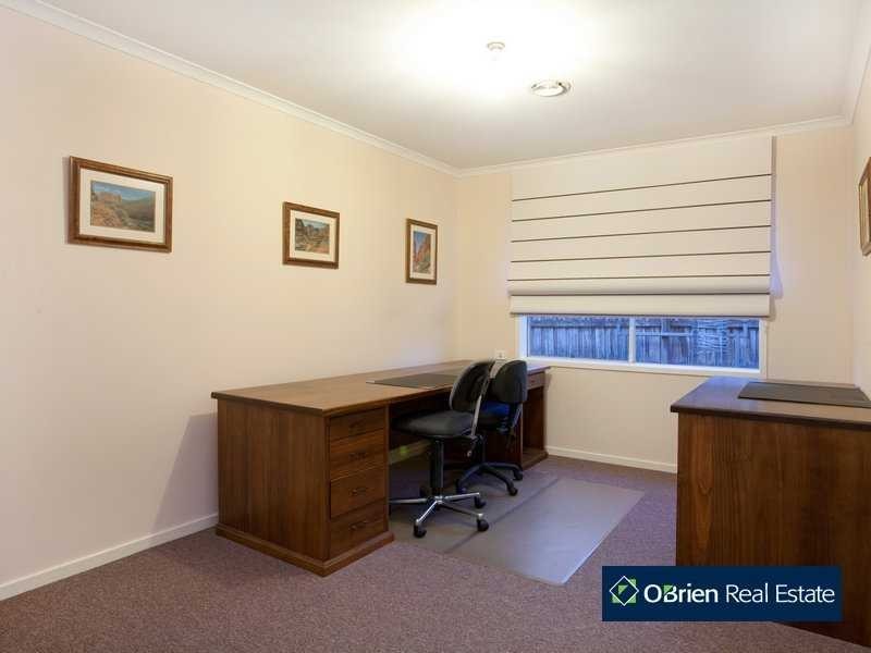 124 Strathaird Drive, Narre Warren South VIC 3805