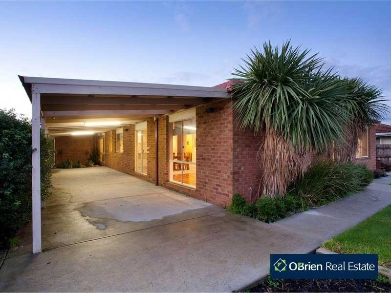 124 Strathaird Drive, Narre Warren South VIC 3805