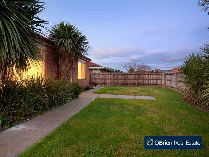 124 Strathaird Drive, Narre Warren South VIC 3805