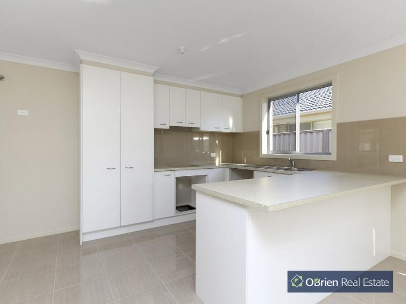 24 Victory Drive, Pakenham VIC 3810