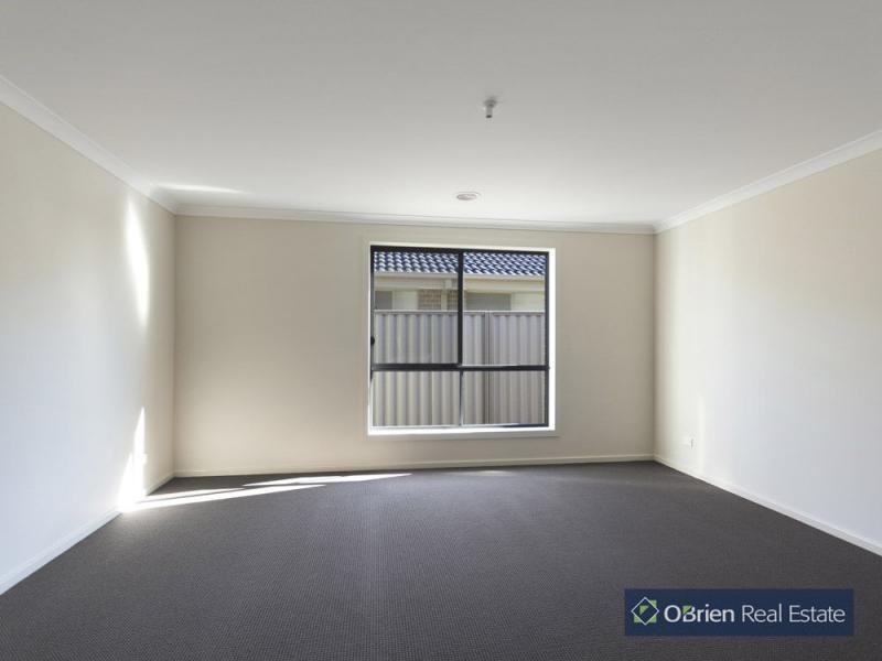 24 Victory Drive, Pakenham VIC 3810