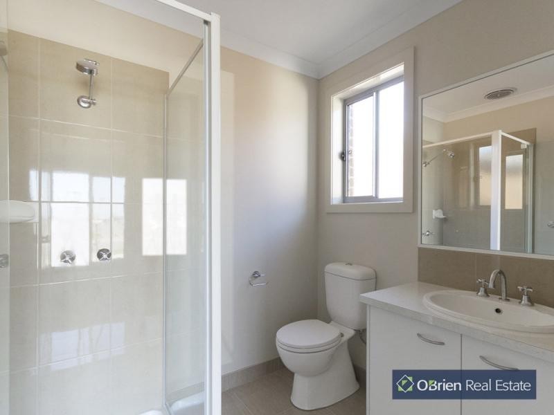 24 Victory Drive, Pakenham VIC 3810