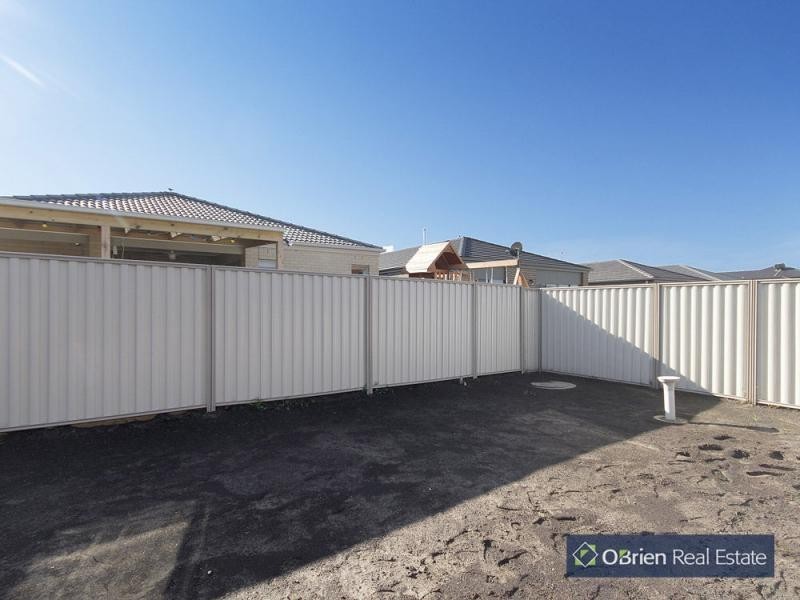 24 Victory Drive, Pakenham VIC 3810