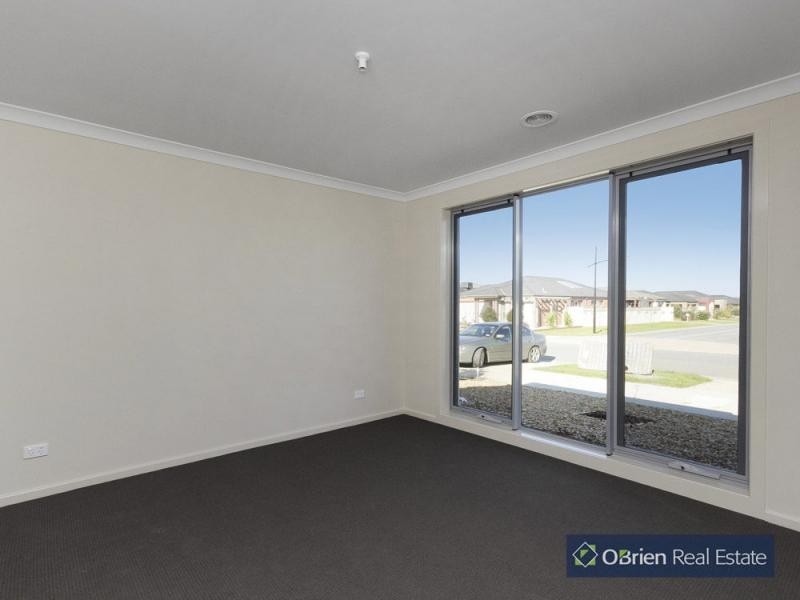 24 Victory Drive, Pakenham VIC 3810