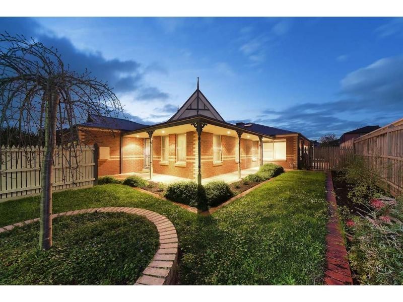 122 Moondara Drive, Berwick VIC 3806