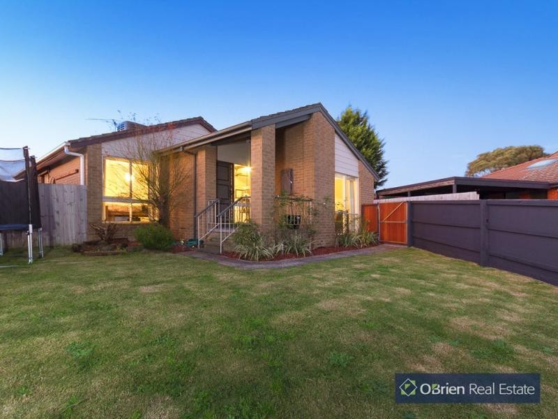 4 Dealbata Avenue, Endeavour Hills VIC 3802