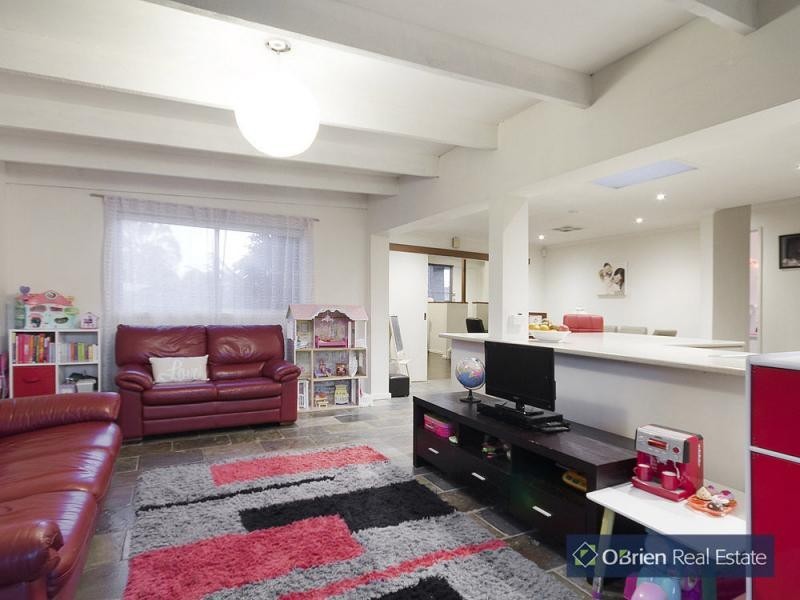 4 Dealbata Avenue, Endeavour Hills VIC 3802