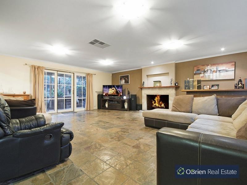 8 Bedwell Court, Endeavour Hills VIC 3802