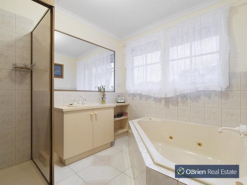 8 Bedwell Court, Endeavour Hills VIC 3802